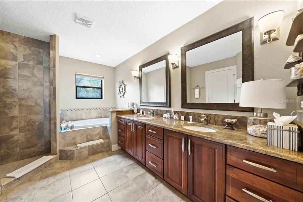 На продажу: $1,150,000 (5 спален, 4 ванн, 3727 Квадратных фут)