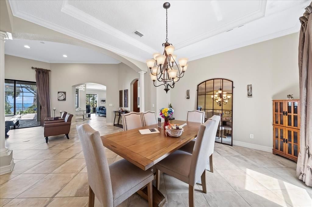 На продажу: $1,150,000 (5 спален, 4 ванн, 3727 Квадратных фут)