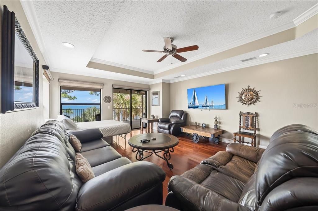 На продажу: $1,150,000 (5 спален, 4 ванн, 3727 Квадратных фут)