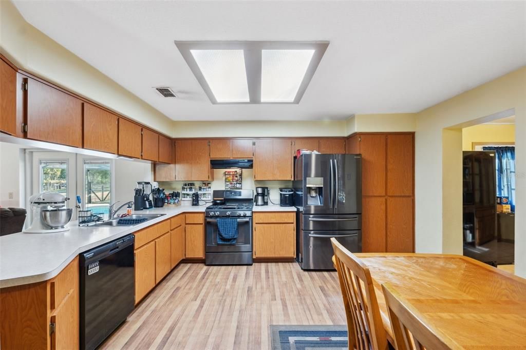 For Sale: $625,000 (4 beds, 3 baths, 2514 Square Feet)