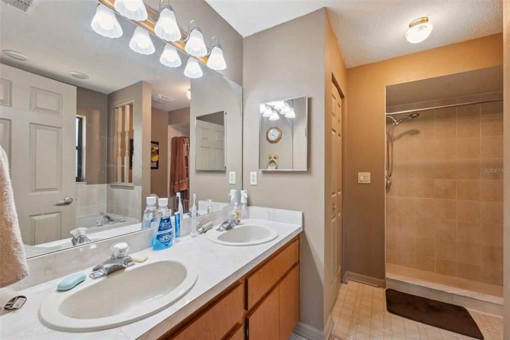 For Sale: $625,000 (4 beds, 3 baths, 2514 Square Feet)