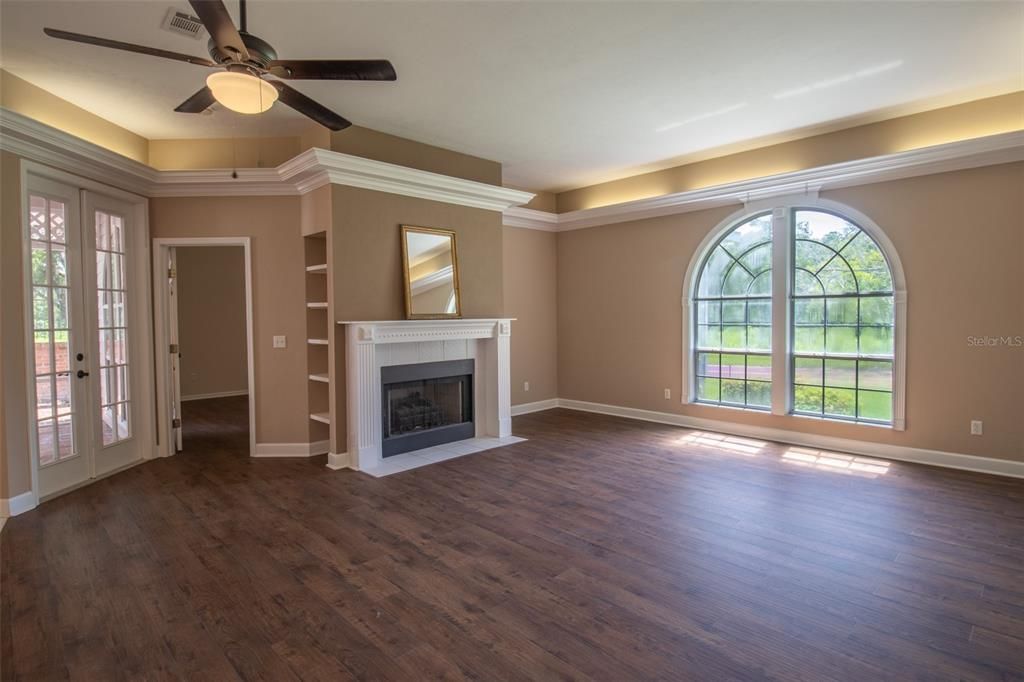 Active With Contract: $335,000 (3 beds, 3 baths, 2021 Square Feet)