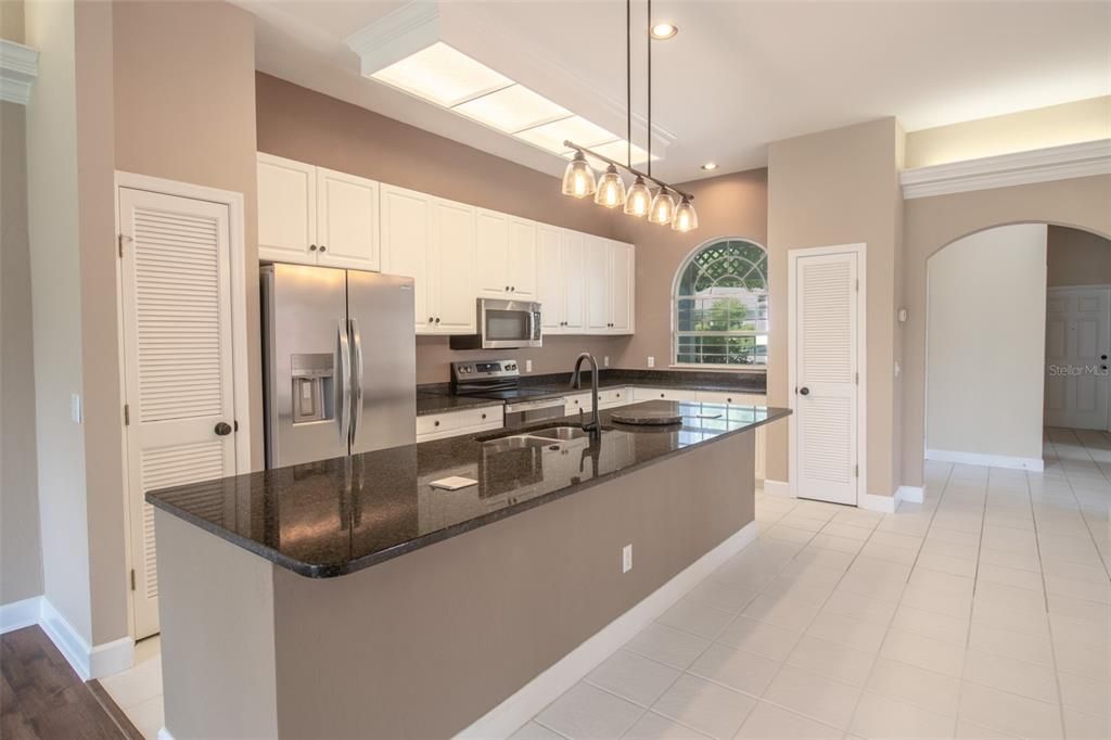 Active With Contract: $335,000 (3 beds, 3 baths, 2021 Square Feet)