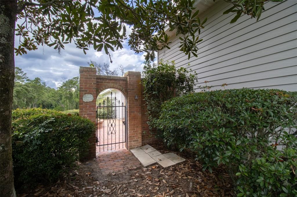 Active With Contract: $335,000 (3 beds, 3 baths, 2021 Square Feet)