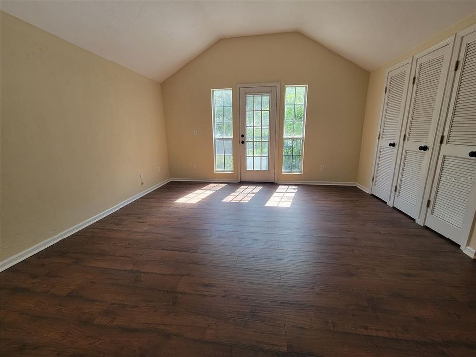 Active With Contract: $335,000 (3 beds, 3 baths, 2021 Square Feet)