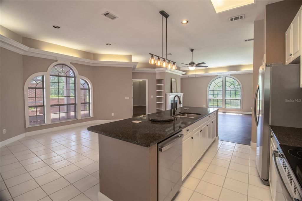 Active With Contract: $335,000 (3 beds, 3 baths, 2021 Square Feet)