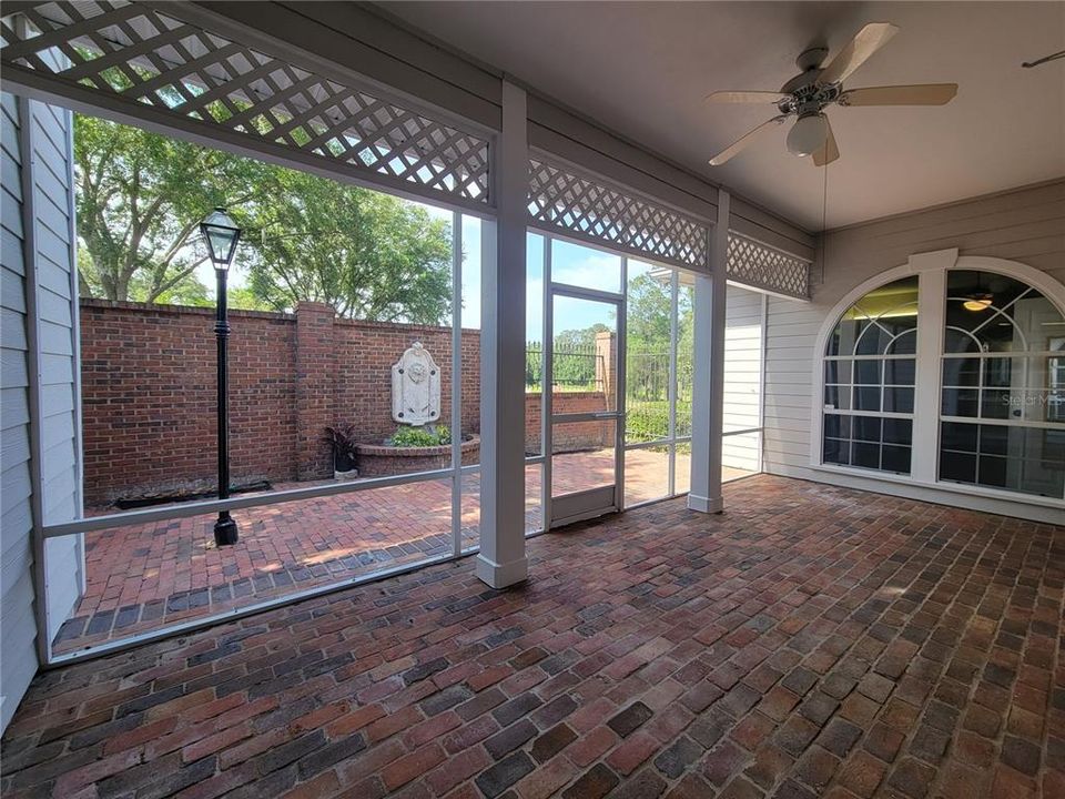 Active With Contract: $335,000 (3 beds, 3 baths, 2021 Square Feet)