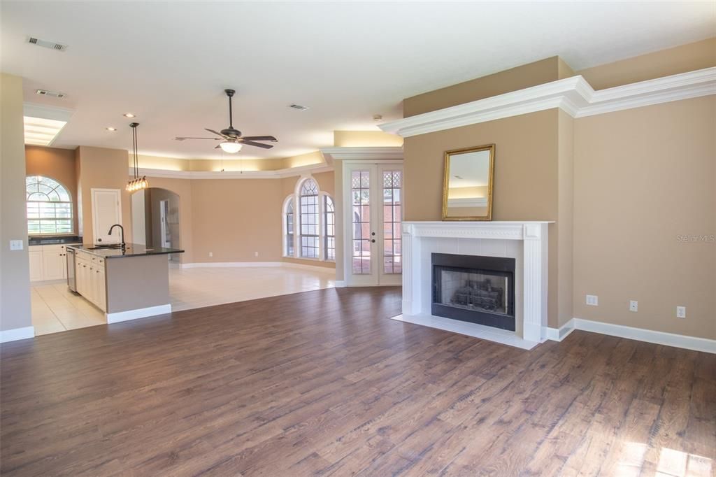 Active With Contract: $335,000 (3 beds, 3 baths, 2021 Square Feet)