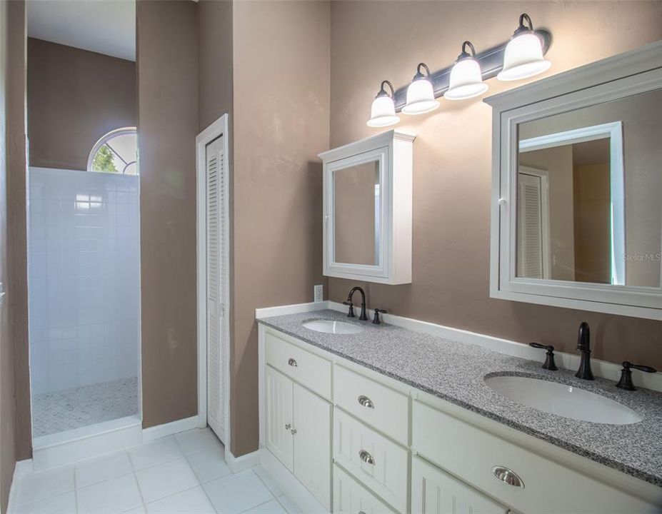 Active With Contract: $335,000 (3 beds, 3 baths, 2021 Square Feet)