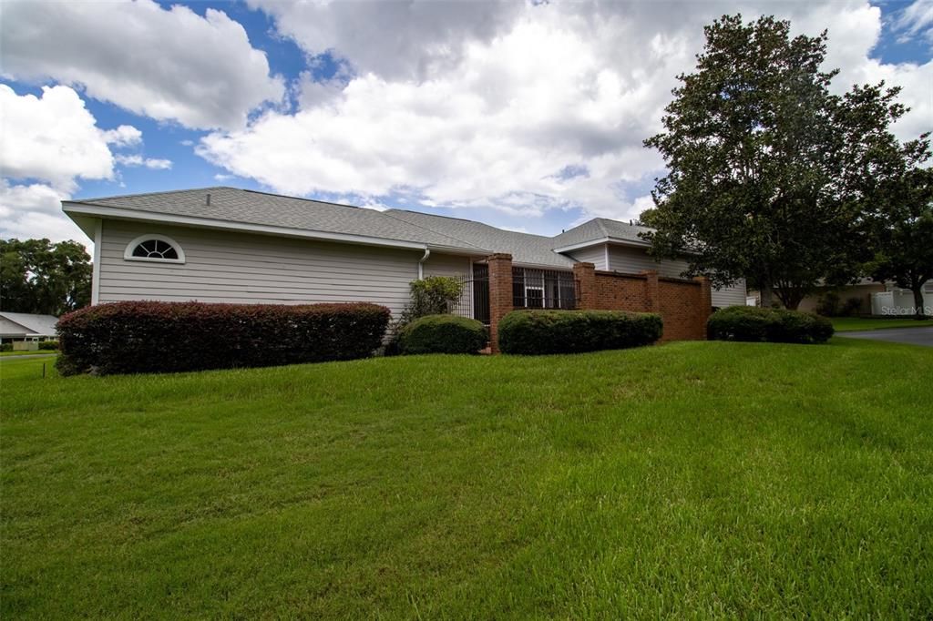 Active With Contract: $335,000 (3 beds, 3 baths, 2021 Square Feet)