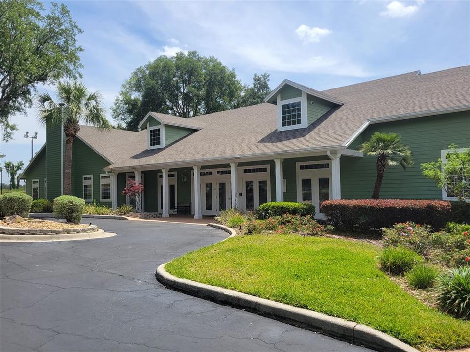 Active With Contract: $335,000 (3 beds, 3 baths, 2021 Square Feet)