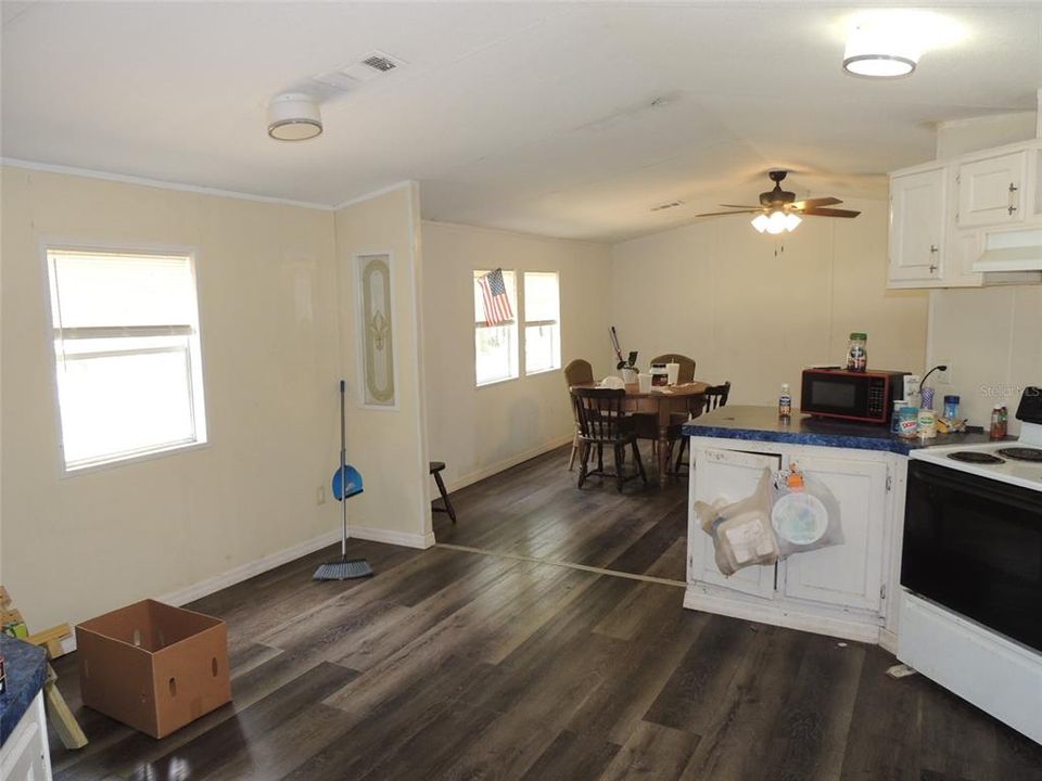 待售: $154,900 (3 贝兹, 2 浴室, 1216 平方英尺)