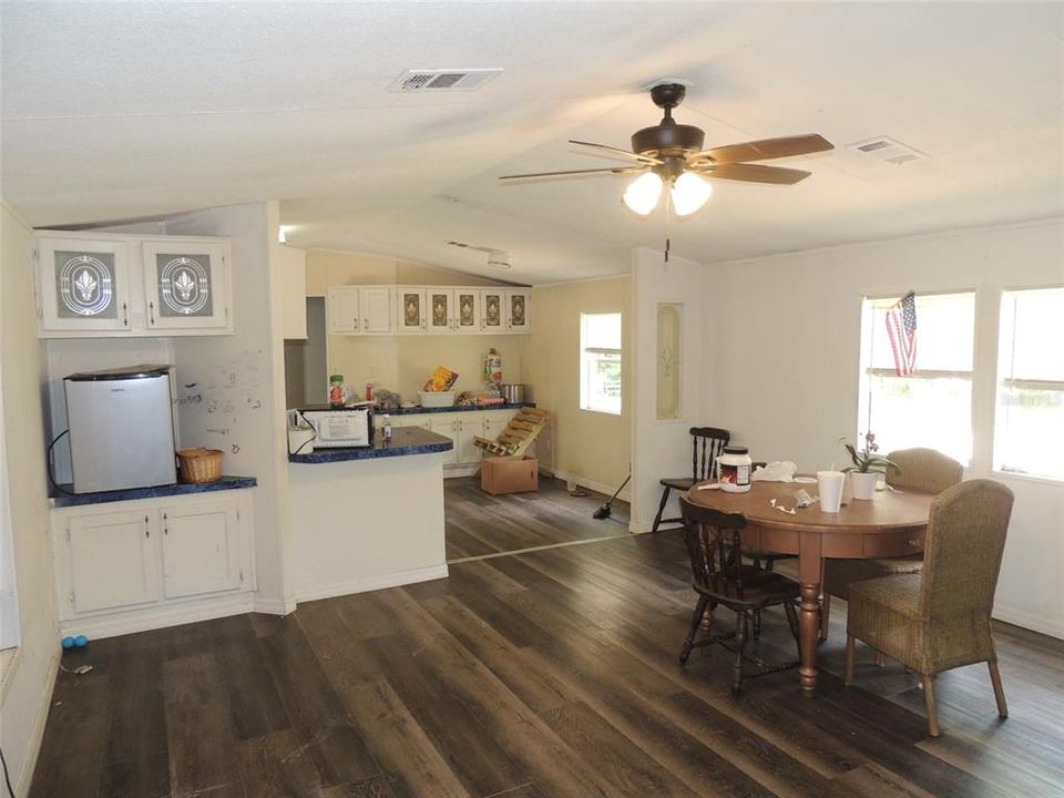 待售: $154,900 (3 贝兹, 2 浴室, 1216 平方英尺)