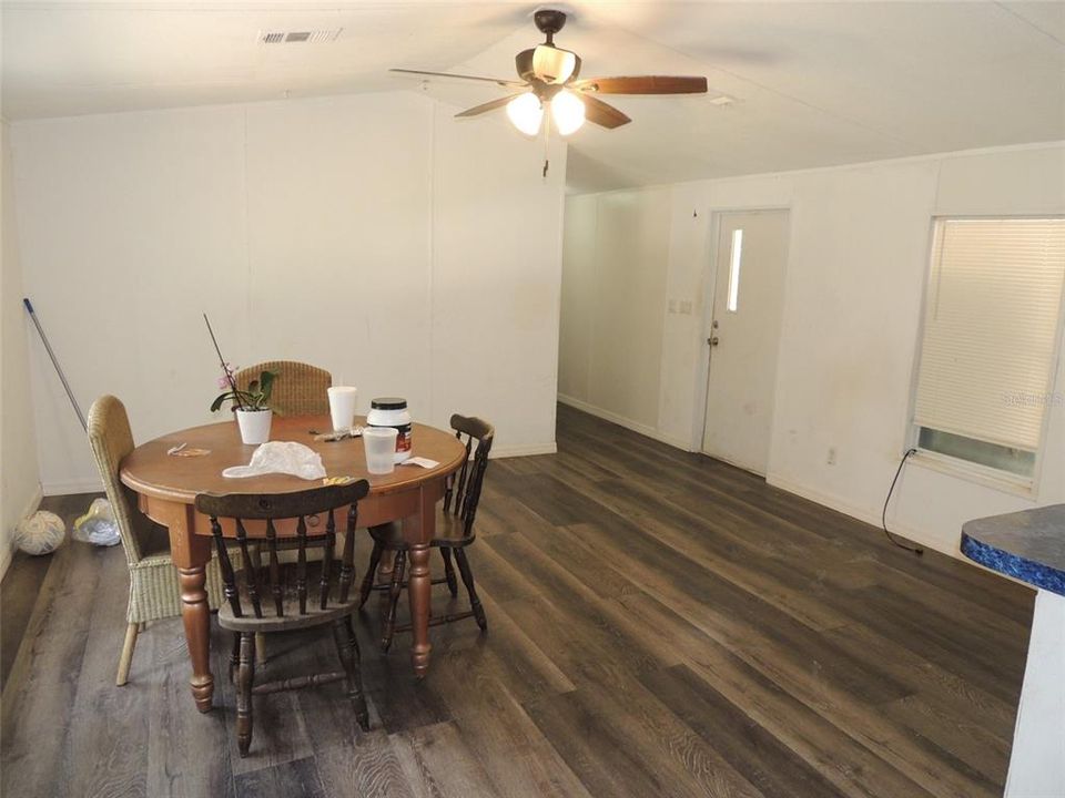 待售: $154,900 (3 贝兹, 2 浴室, 1216 平方英尺)