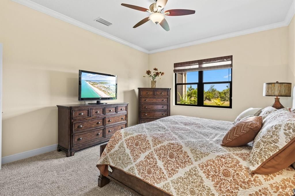 出租: $4,200 (3 贝兹, 2 浴室, 2267 平方英尺)