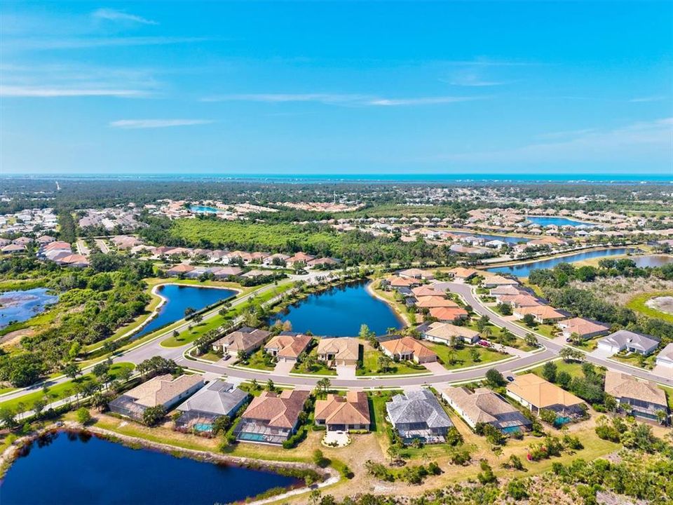 出租: $4,200 (3 贝兹, 2 浴室, 2267 平方英尺)