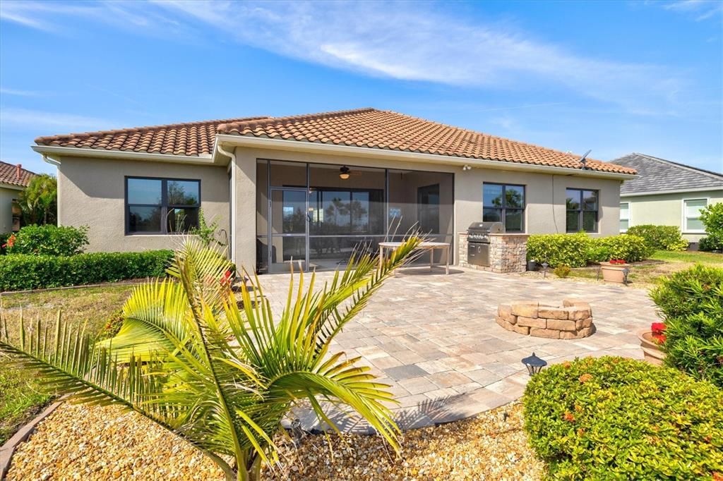 出租: $4,200 (3 贝兹, 2 浴室, 2267 平方英尺)