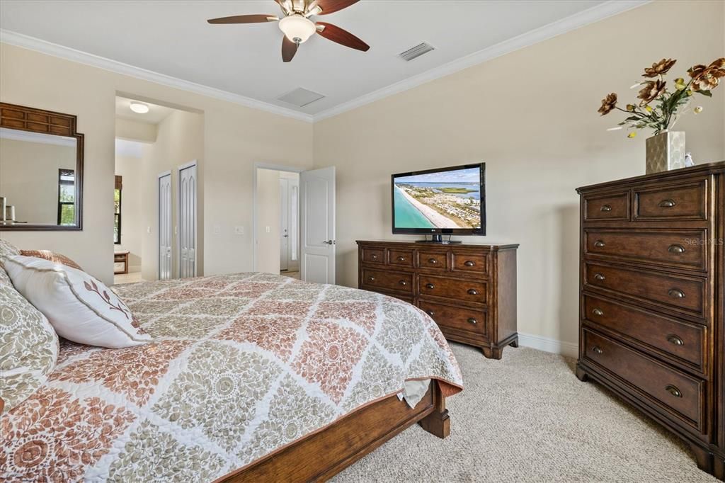 出租: $4,200 (3 贝兹, 2 浴室, 2267 平方英尺)