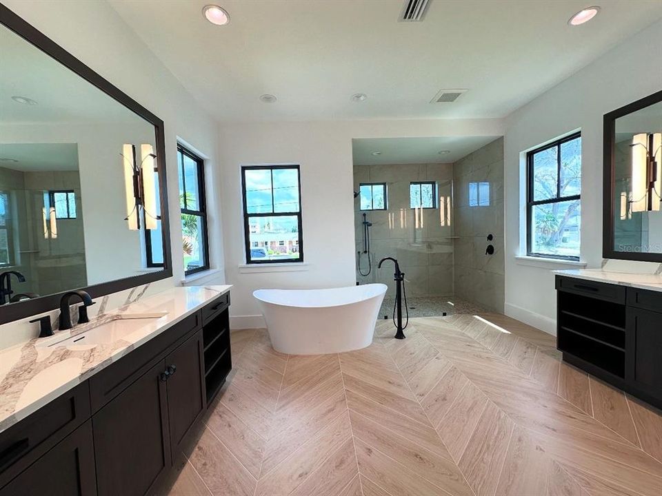 For Sale: $3,875,000 (4 beds, 4 baths, 4343 Square Feet)