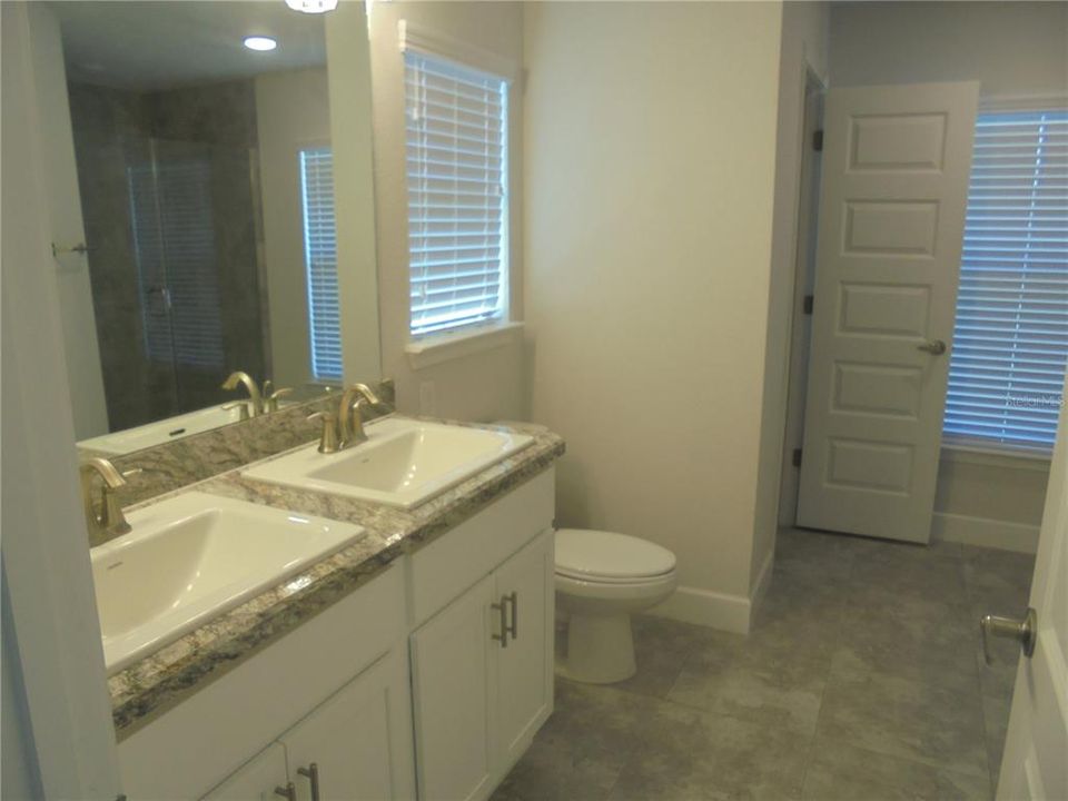 En Venta: $324,000 (4 camas, 2 baños, 1639 Pies cuadrados)