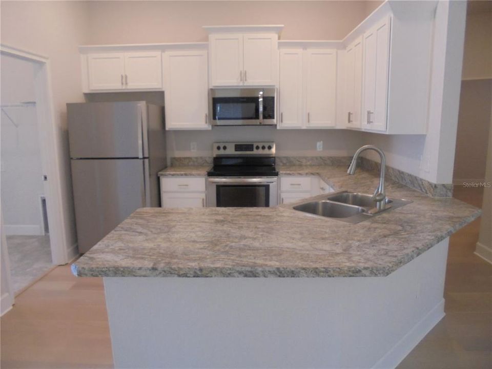 En Venta: $324,000 (4 camas, 2 baños, 1639 Pies cuadrados)