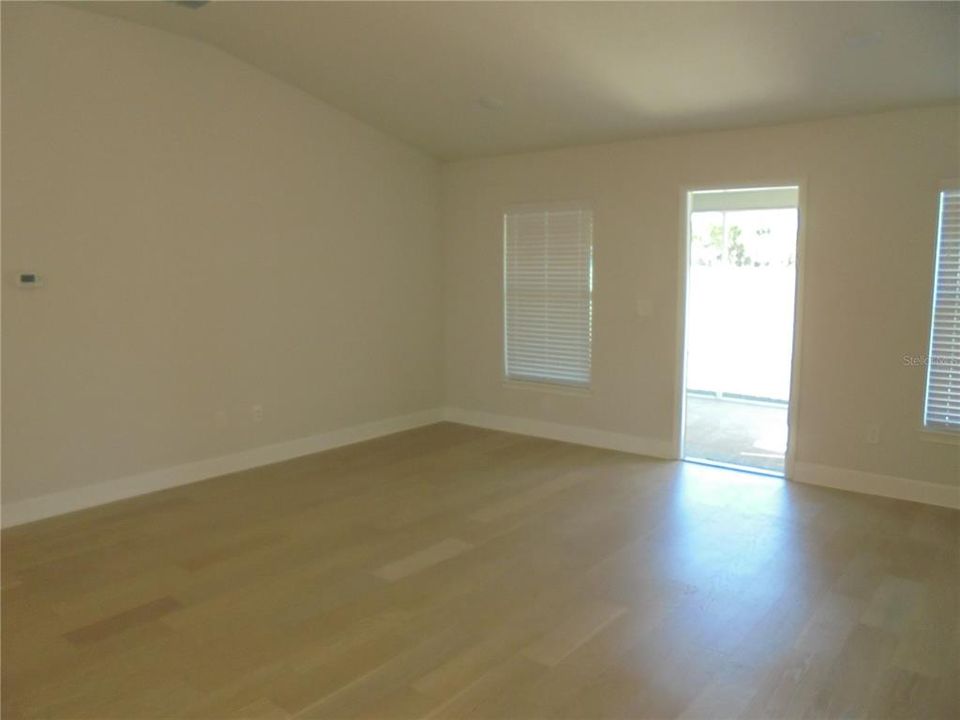 En Venta: $324,000 (4 camas, 2 baños, 1639 Pies cuadrados)