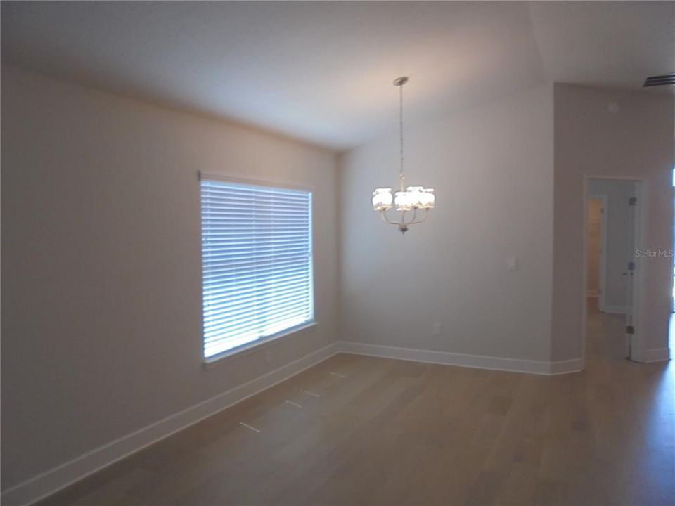 En Venta: $324,000 (4 camas, 2 baños, 1639 Pies cuadrados)