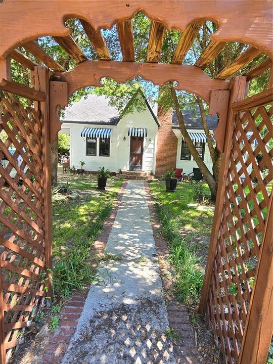 En Renta: $1,500 (2 camas, 1 baños, 1213 Pies cuadrados)