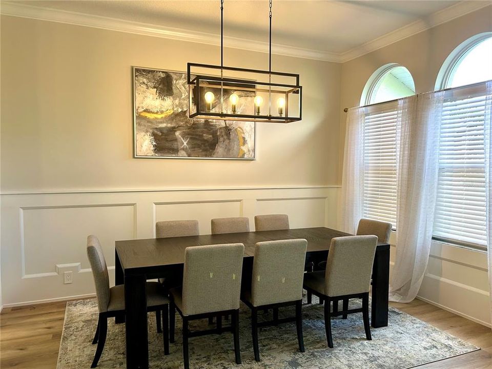 出租: $5,600 (4 贝兹, 3 浴室, 2421 平方英尺)