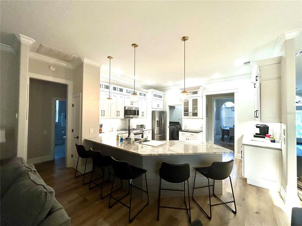 出租: $5,600 (4 贝兹, 3 浴室, 2421 平方英尺)