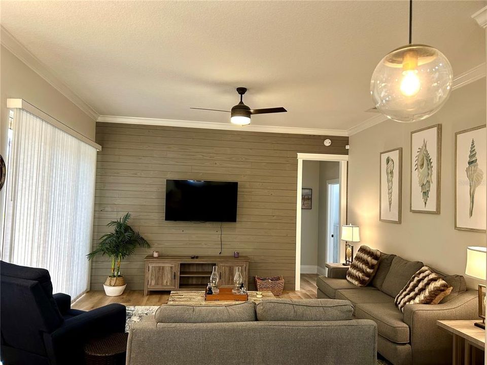 出租: $5,600 (4 贝兹, 3 浴室, 2421 平方英尺)