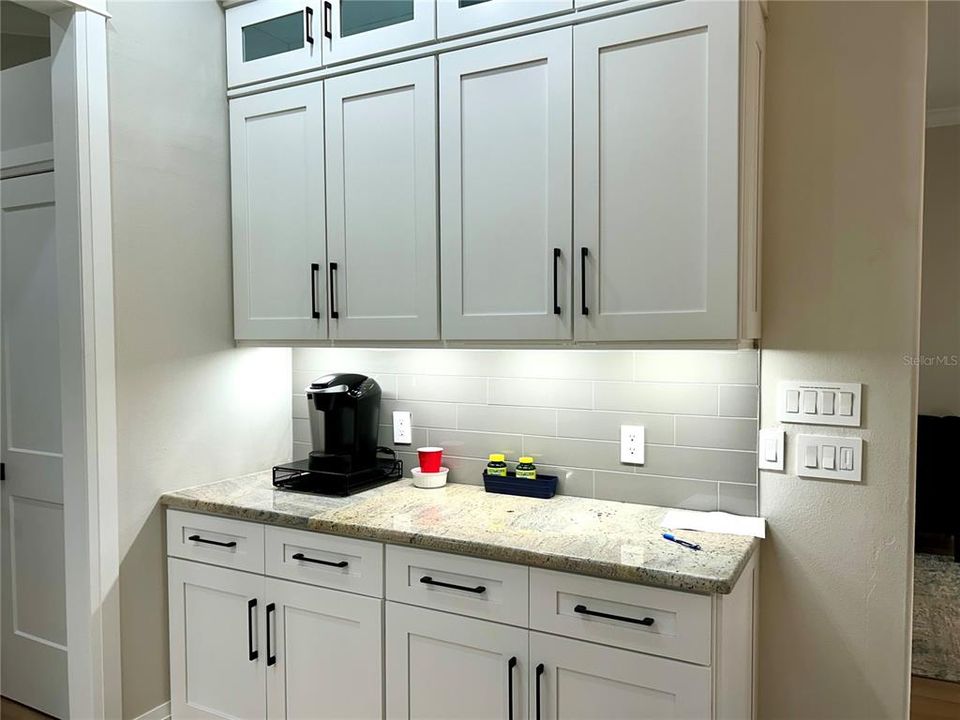 出租: $5,600 (4 贝兹, 3 浴室, 2421 平方英尺)