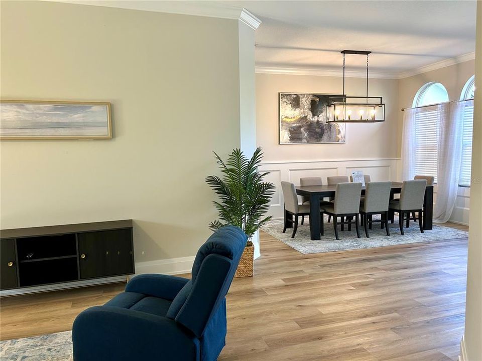 出租: $5,600 (4 贝兹, 3 浴室, 2421 平方英尺)