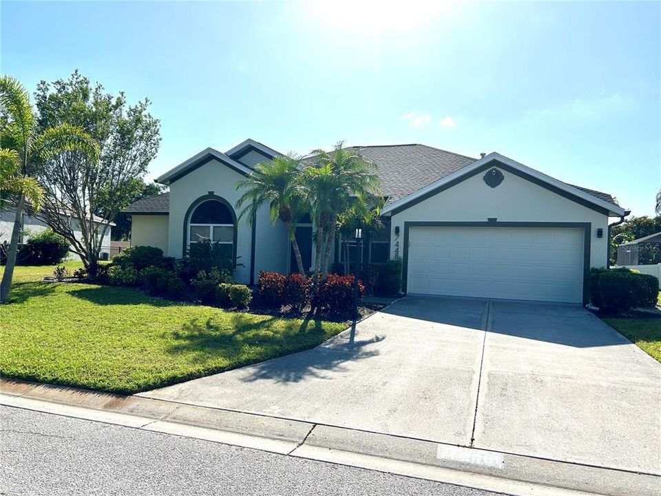 出租: $5,600 (4 贝兹, 3 浴室, 2421 平方英尺)