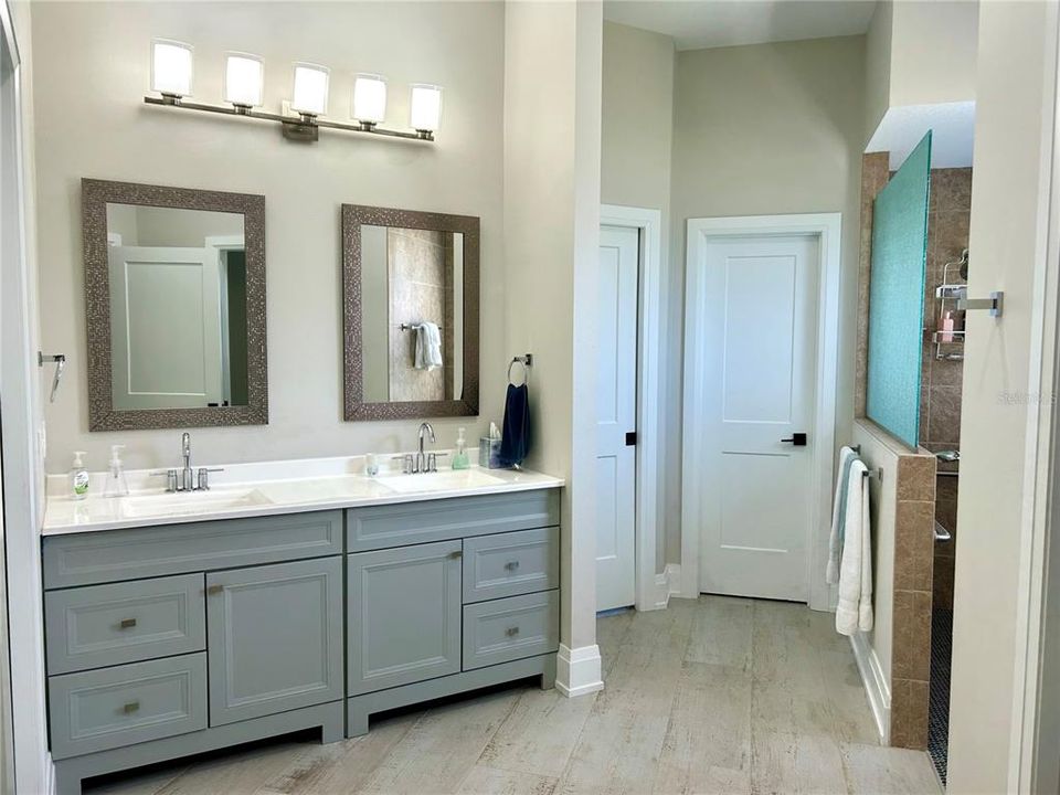 出租: $5,600 (4 贝兹, 3 浴室, 2421 平方英尺)