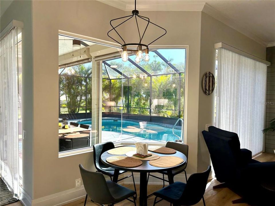 出租: $5,600 (4 贝兹, 3 浴室, 2421 平方英尺)