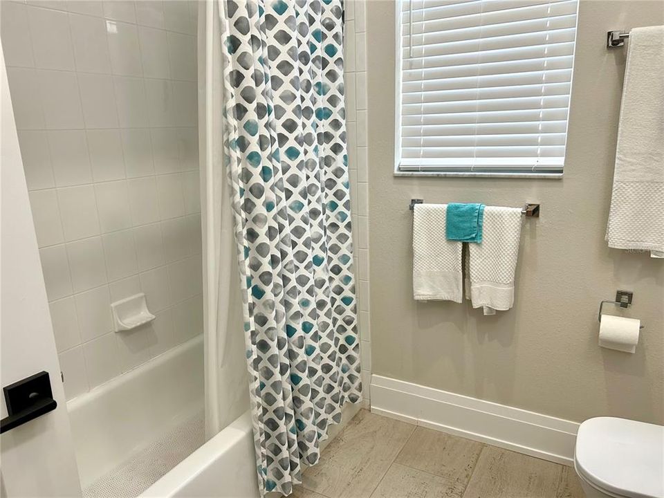 出租: $5,600 (4 贝兹, 3 浴室, 2421 平方英尺)