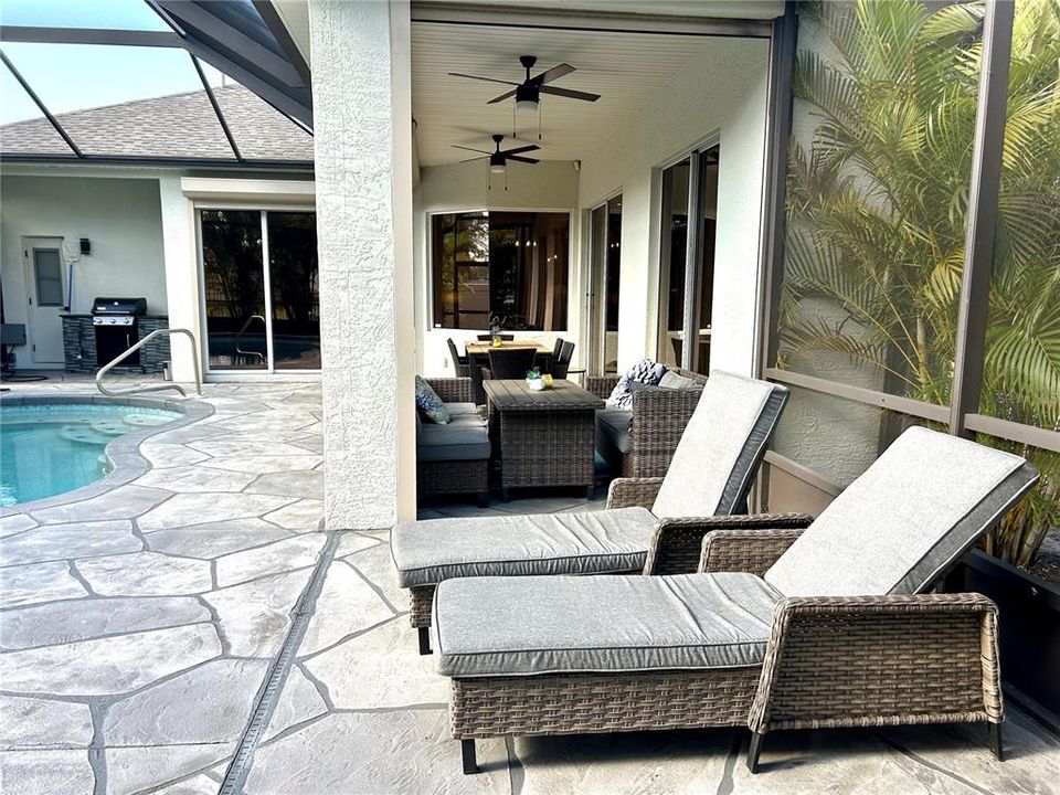 出租: $5,600 (4 贝兹, 3 浴室, 2421 平方英尺)