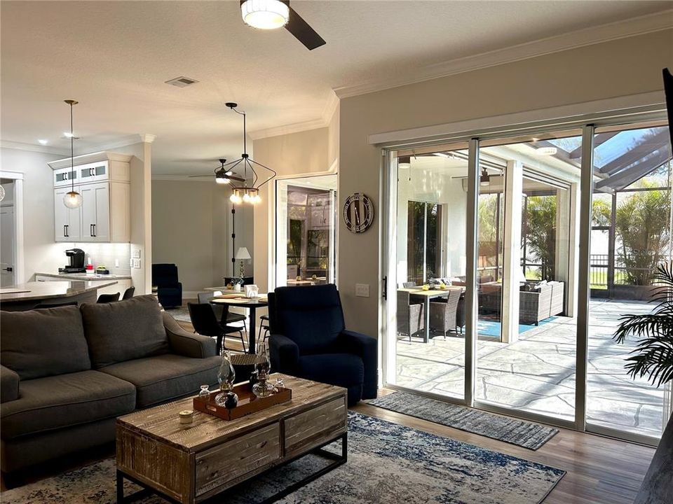 出租: $5,600 (4 贝兹, 3 浴室, 2421 平方英尺)