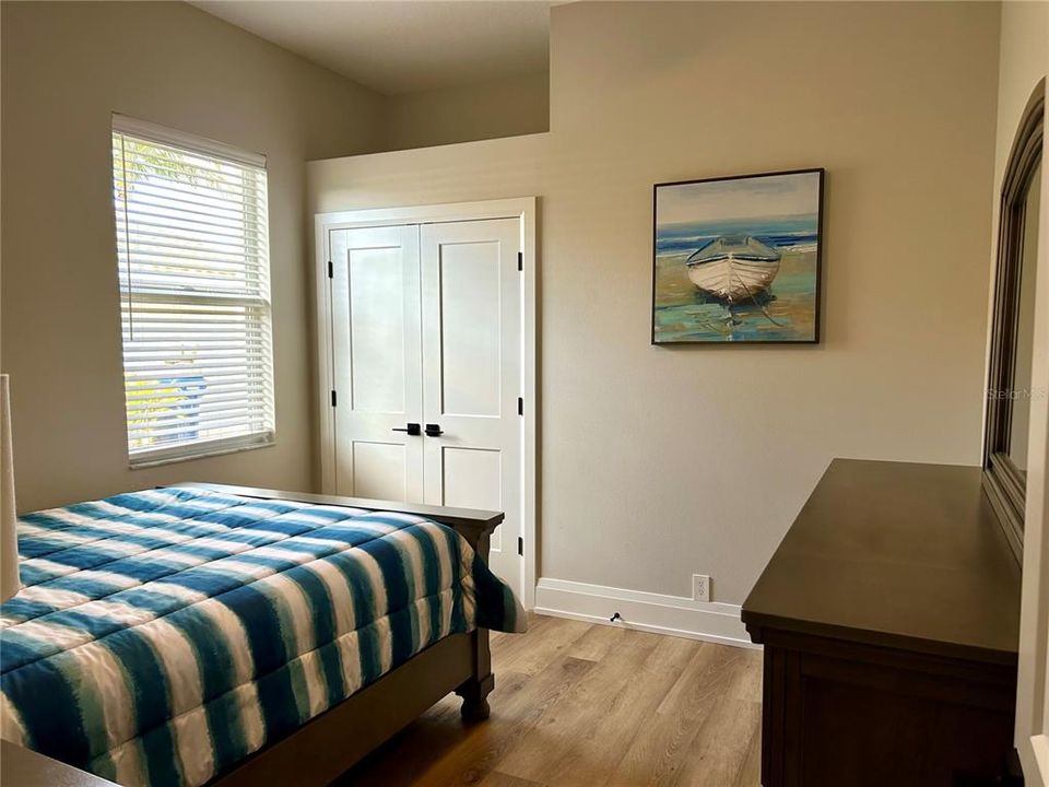 出租: $5,600 (4 贝兹, 3 浴室, 2421 平方英尺)