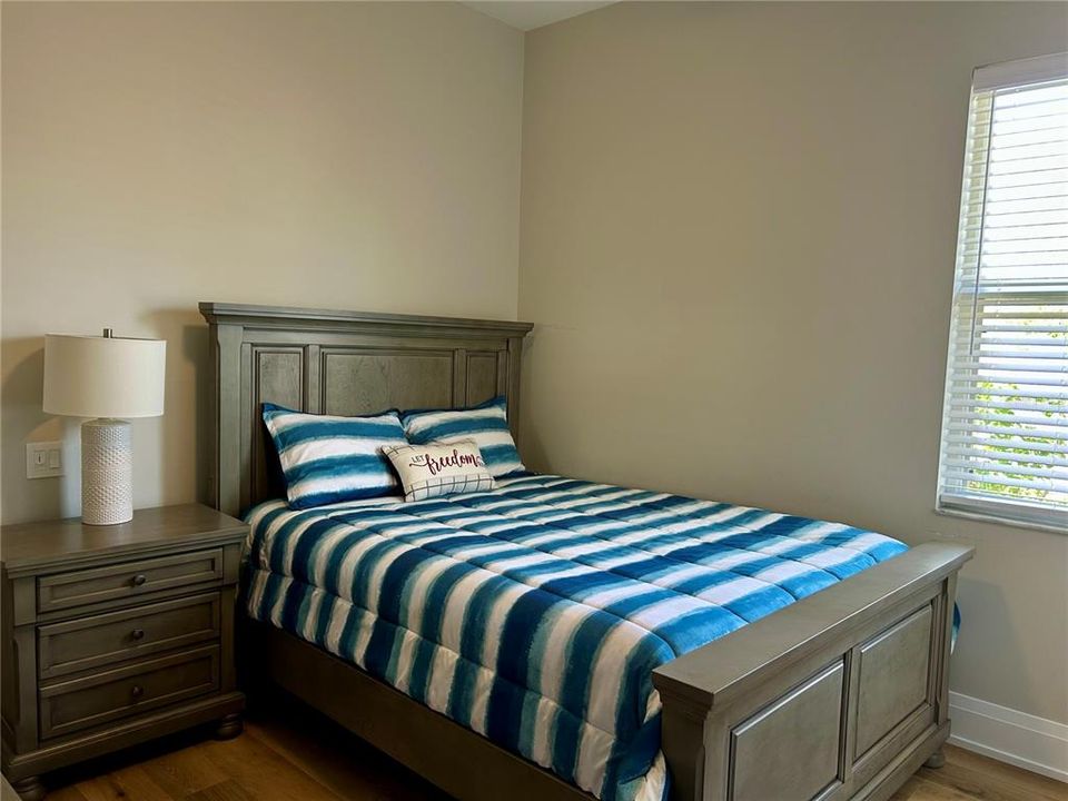 出租: $5,600 (4 贝兹, 3 浴室, 2421 平方英尺)