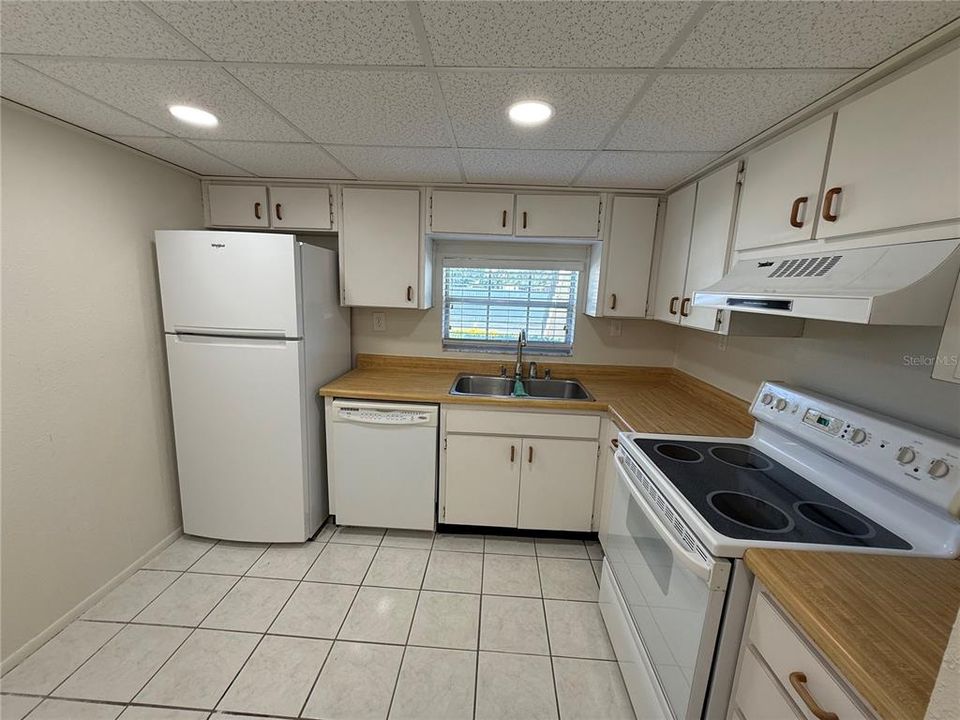 待售: $125,000 (1 贝兹, 1 浴室, 763 平方英尺)