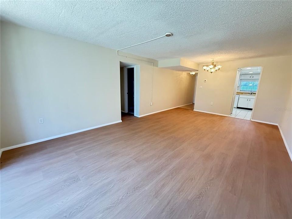 待售: $125,000 (1 贝兹, 1 浴室, 763 平方英尺)