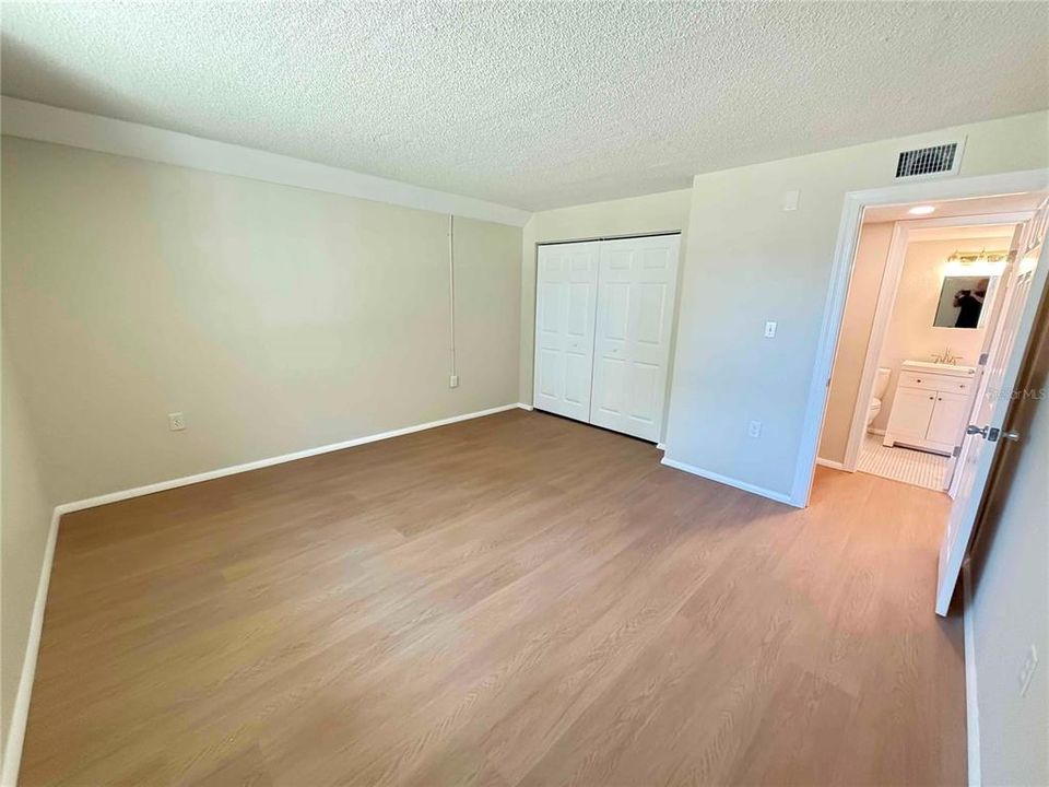 待售: $125,000 (1 贝兹, 1 浴室, 763 平方英尺)