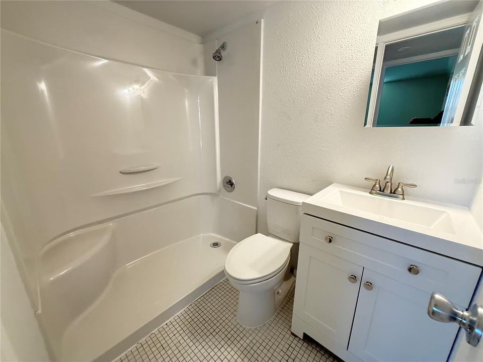 待售: $125,000 (1 贝兹, 1 浴室, 763 平方英尺)