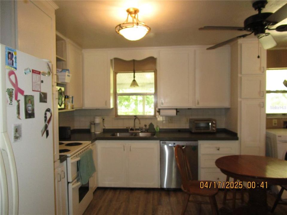 待售: $299,000 (4 贝兹, 2 浴室, 1803 平方英尺)