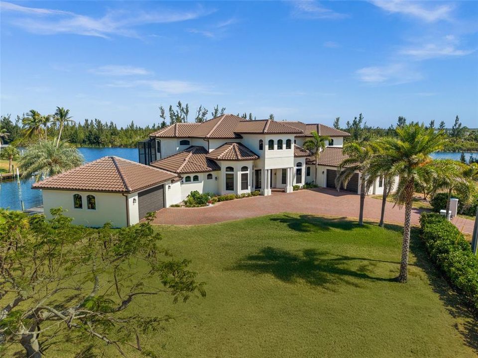 For Sale: $2,000,000 (4 beds, 4 baths, 5206 Square Feet)