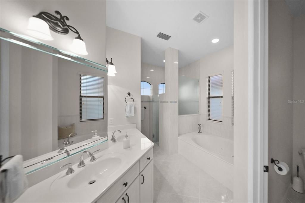 For Sale: $2,000,000 (4 beds, 4 baths, 5206 Square Feet)