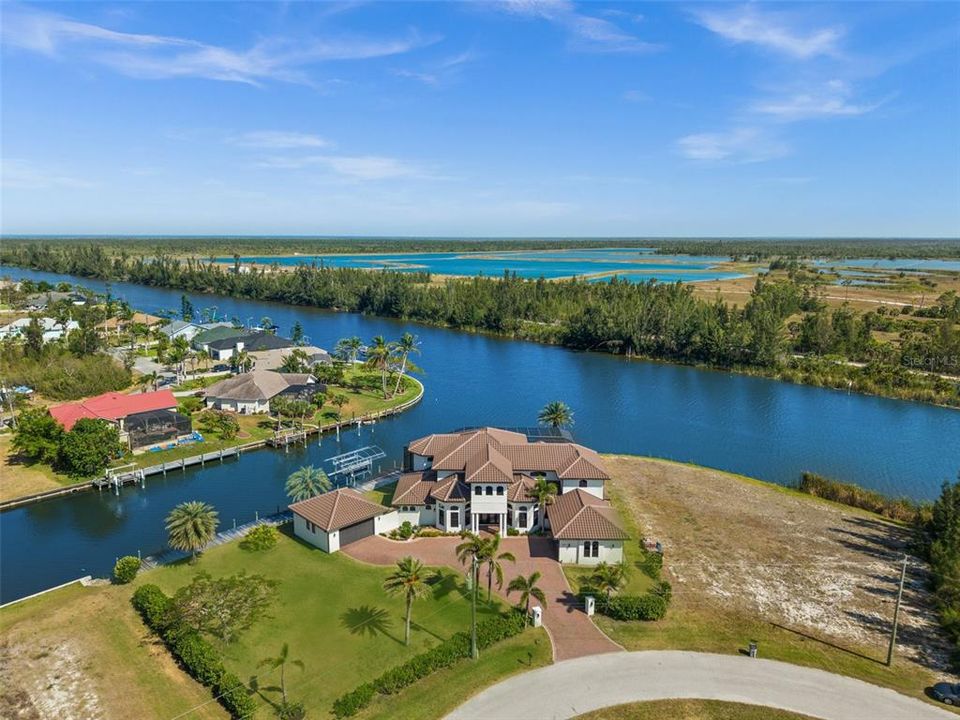 For Sale: $2,000,000 (4 beds, 4 baths, 5206 Square Feet)