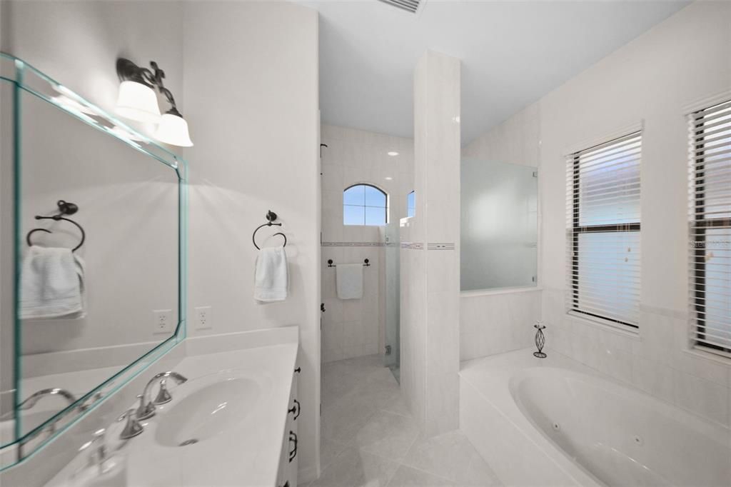 For Sale: $2,000,000 (4 beds, 4 baths, 5206 Square Feet)